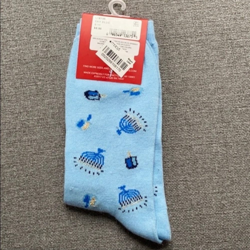 🕎 NWT Cute Blue Hanukkah socks By Charter Club - Picture 2 of 2